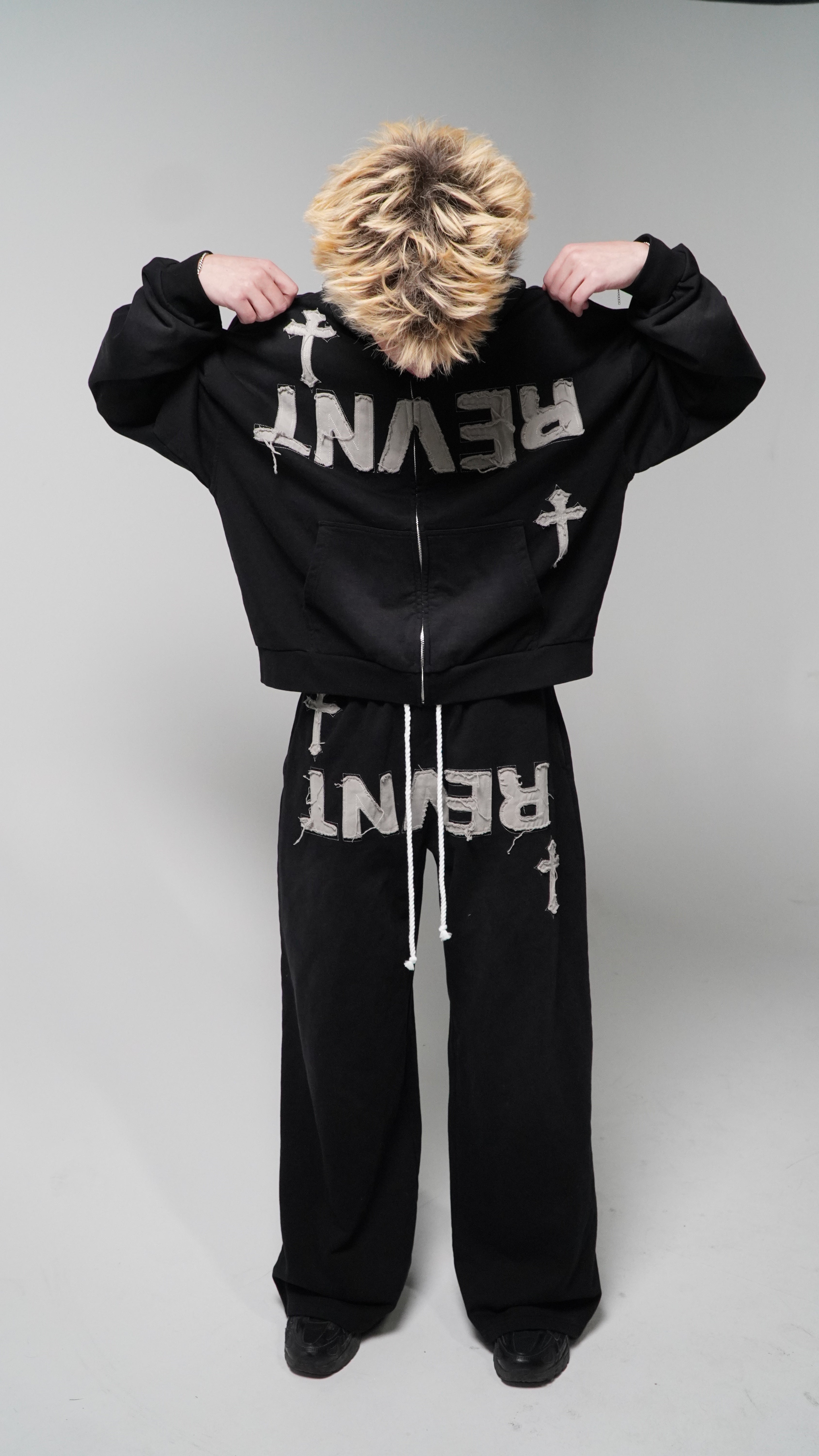 "REVNT" FULL SWEATSUIT (BLACK)