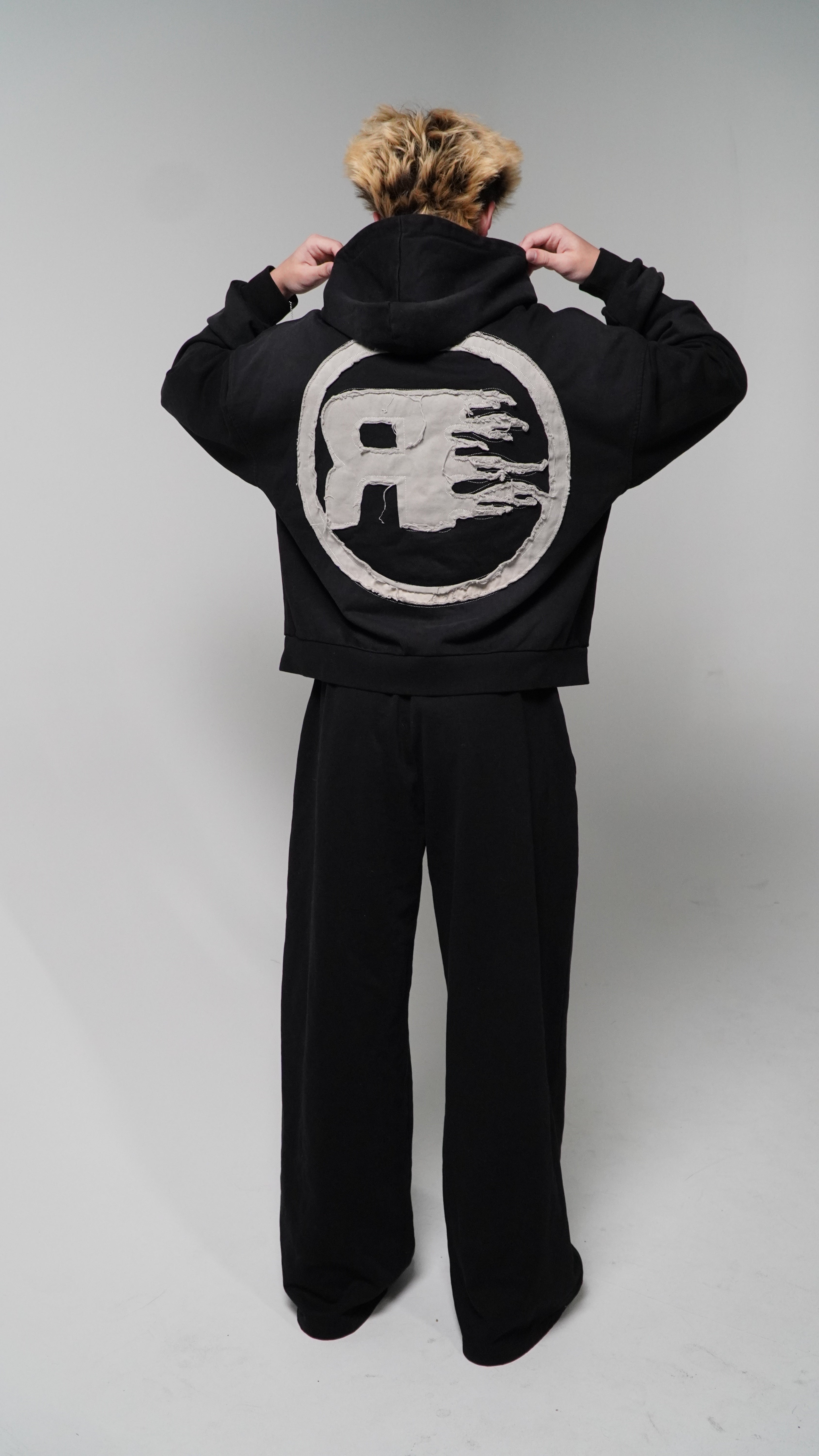 "REVNT" FULL SWEATSUIT (BLACK)