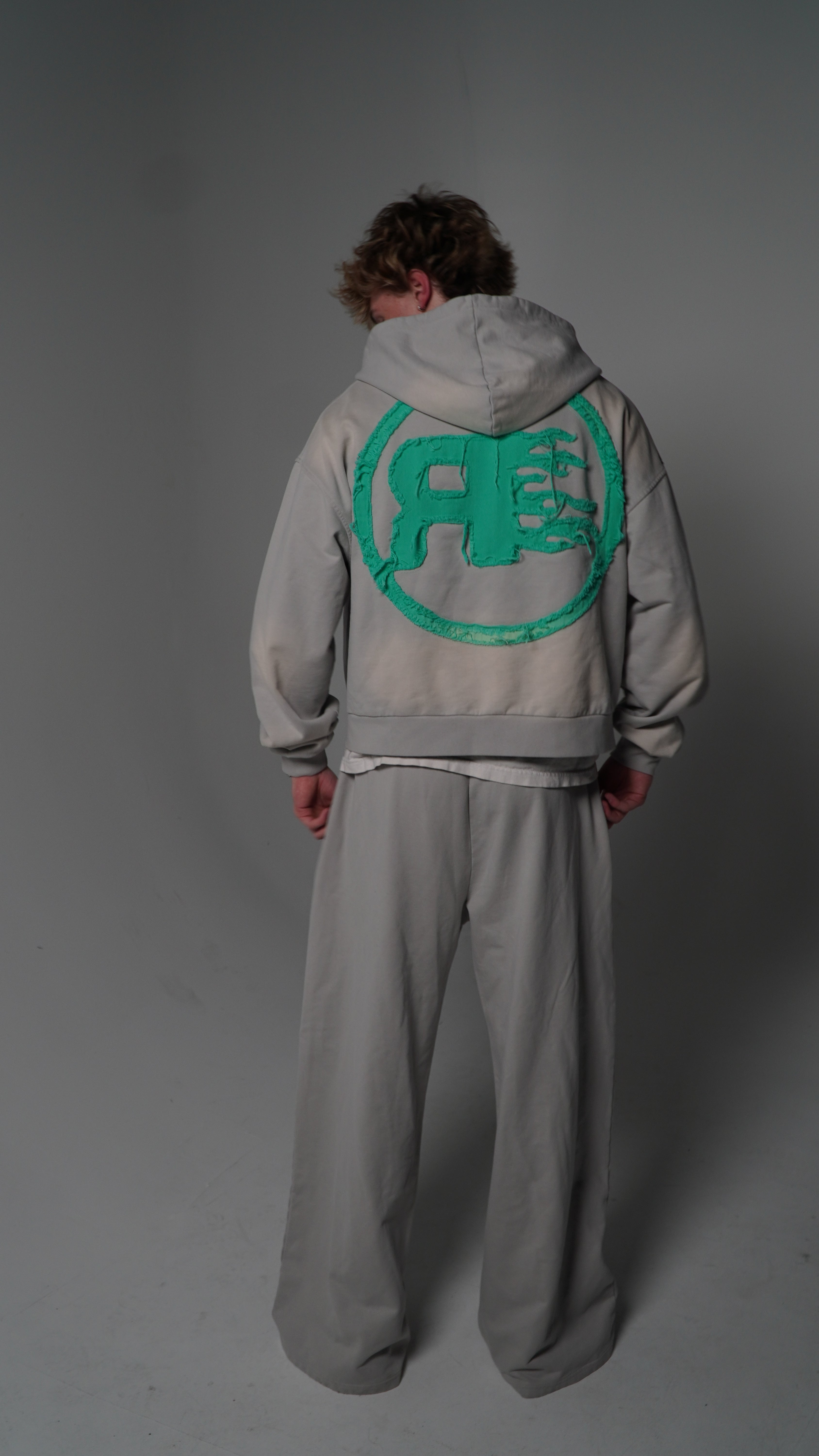 "REVNT" FULL SWEATSUIT (GREY)
